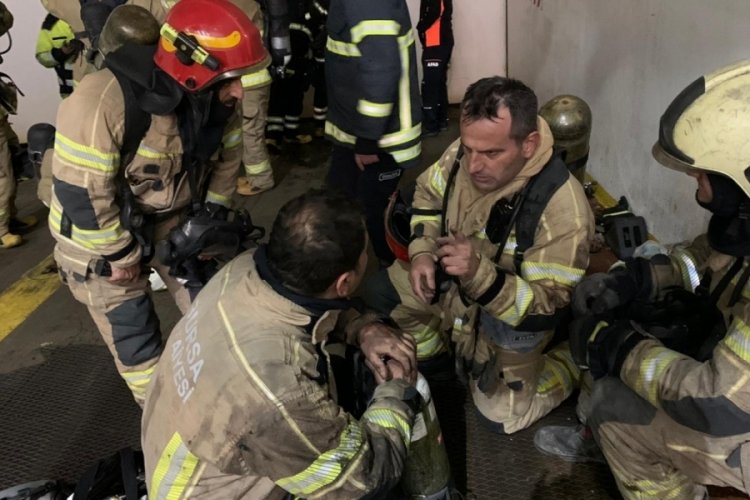 Bursa itfaiyesi &Ccedil;anakkale a&ccedil;ıklarındaki gemi yangınına m&uuml;dahale etti