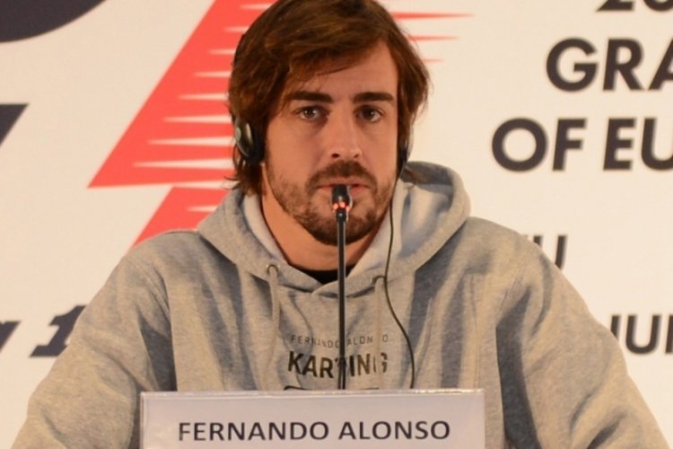 Formula 1 pilotu Fernando Alonso kaza ge&ccedil;irdi