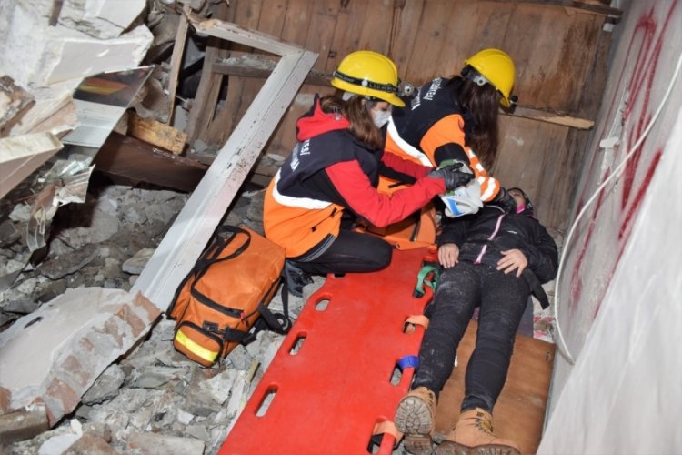 Bursa'da ger&ccedil;eğini aratmayan arama-kurtarma tatbikatı