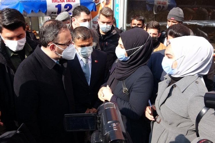 Bakan Kasapoğlu Erciş'te gen&ccedil;lerle buluştu