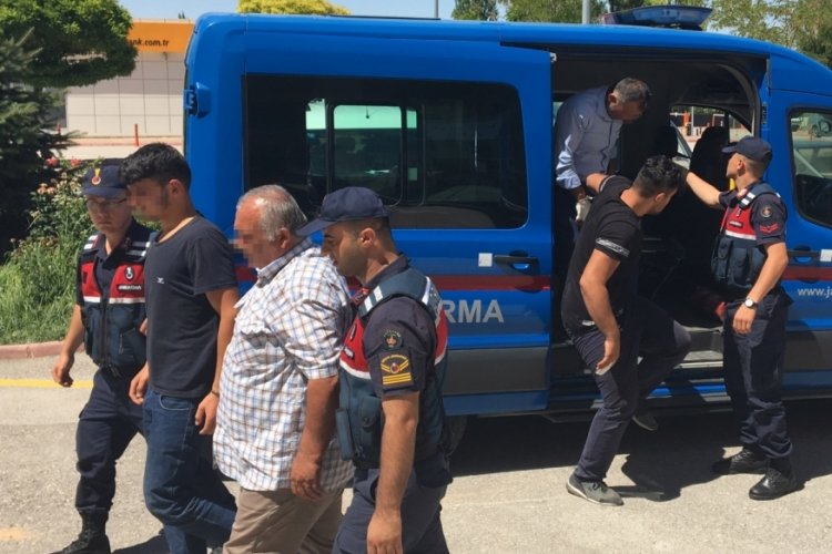 &Uuml;zerlerine trakt&ouml;r s&uuml;rerek babayı yaralayıp, oğlunu &ouml;ld&uuml;rd&uuml;ler