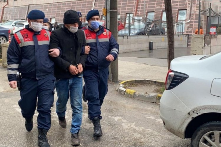 Annesinin sevgilisini kasıklarından vurarak &ouml;ld&uuml;rd&uuml;