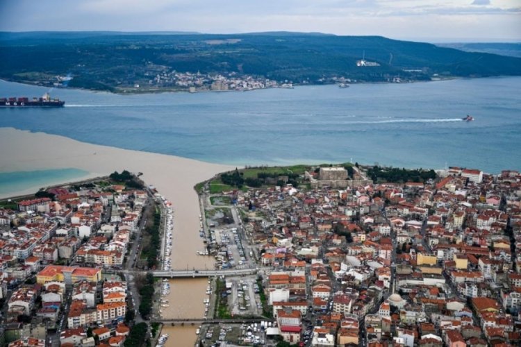&Ccedil;anakkale Boğazı'nın rengi değişti