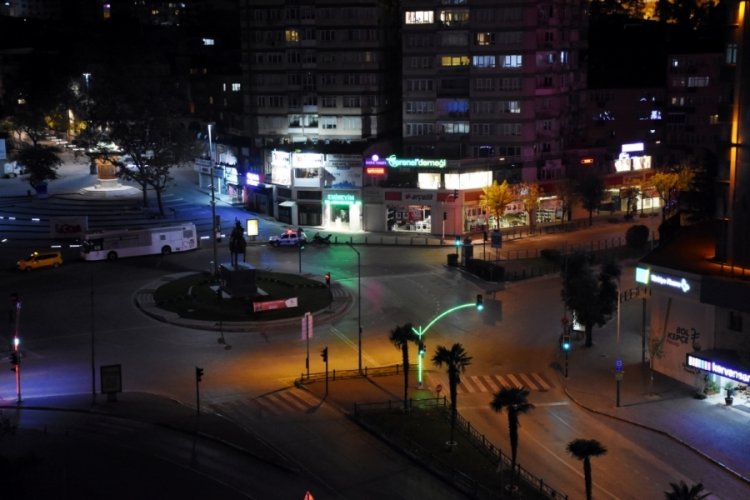 Bursa'da sokağa &ccedil;ıkma kısıtlamasına uyuluyor