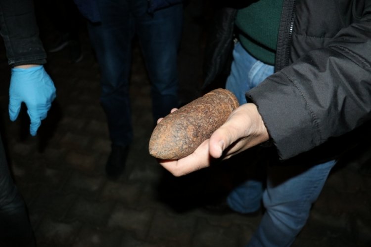 Kar temizliğinde patlamamış top mermisi buldu