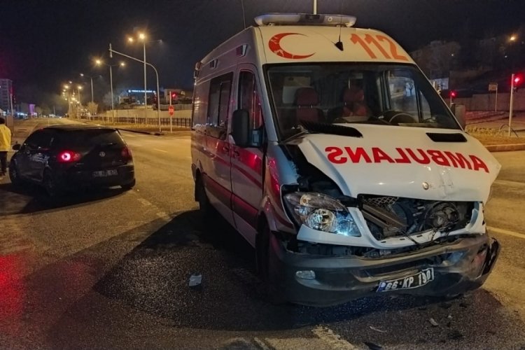 Suriyeli uyruklu kadın kaza yapan ambulansta doğum yaptı