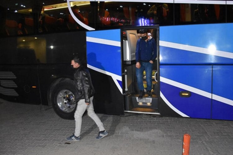 Yolcu otob&uuml;s&uuml;nde korona alarmı! T&uuml;m yolcular karantinaya alındı