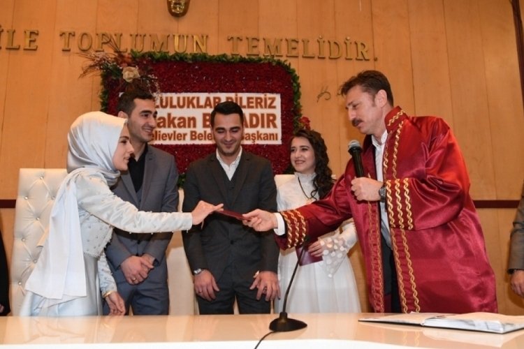 14 Şubat'ta nikah kıydırmak isteyen &ccedil;iftlere pandemi şoku