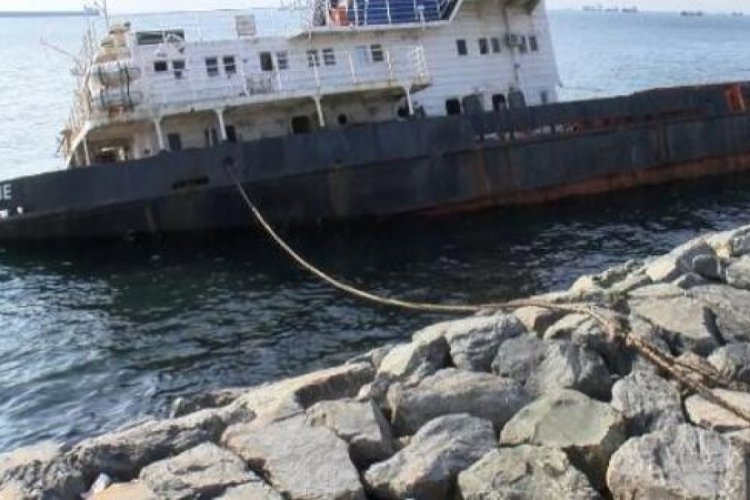 Karaya oturan gemiye halatlı &ouml;nlem