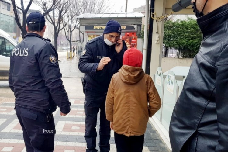 Bursa'da k&uuml;&ccedil;&uuml;k &ccedil;ocuğun yardım ama&ccedil;lı verdiği telefonu &ccedil;aldı!