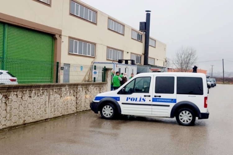Bursa'da kamyonet ile talaş &ccedil;aldığı iddia edilen 2 kişi g&ouml;zaltına alındı