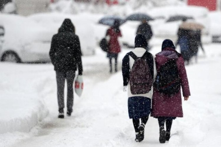 Zonguldak'ta okulların a&ccedil;ılması kar nedeniyle ertelendi
