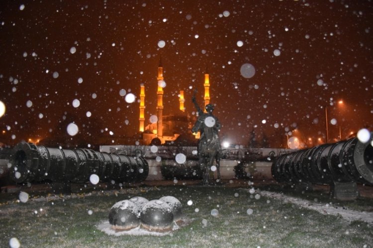 Edirne'de beklenen kar yağışı başladı