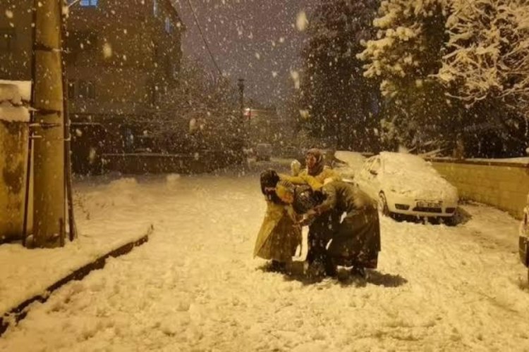 Bursa'da beklenen kar yağışı başladı!