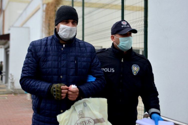 Patronunu koronavir&uuml;sl&uuml; t&uuml;k&uuml;r&uuml;kle &ouml;ld&uuml;rmeye &ccedil;alışan iş&ccedil;i yakalandı