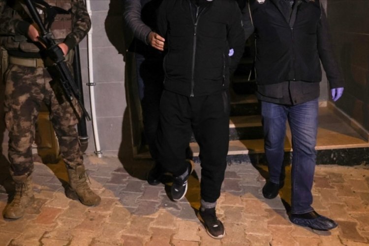 Bursa'da &ccedil;eşitli su&ccedil;lardan aranan 3 firari h&uuml;k&uuml;ml&uuml; yakalandı