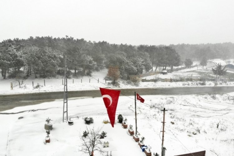 Kar yağışıyla beraber İstanbul beyaza b&uuml;r&uuml;nd&uuml;