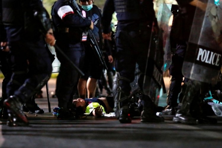 Tayland'da protestolar şiddetleniyor: 20 yaralı