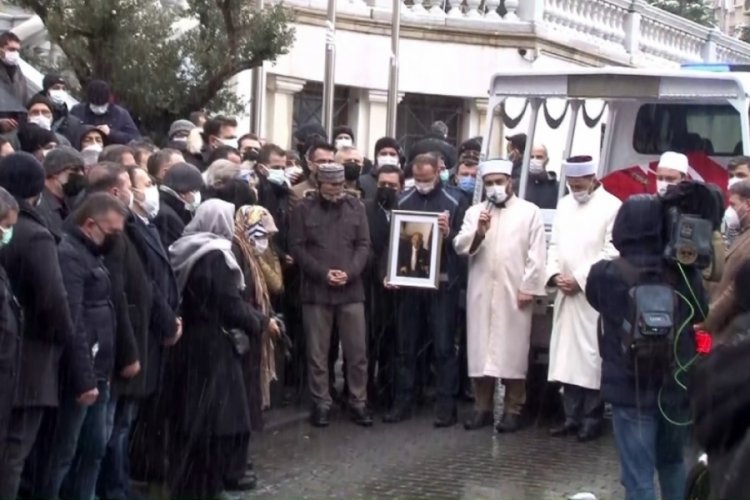 Kadir Topbaş i&ccedil;in Beyoğlu Belediyesi &ouml;n&uuml;nde t&ouml;ren d&uuml;zenlendi