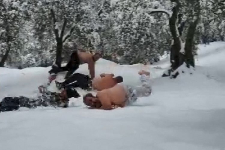 Bursa'da kar yağışının mutluluğunu böyle yaşadılar
