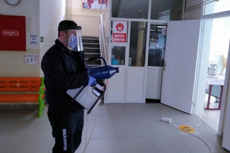 Bursa Gemlik Belediyesi okulları dezenfekte etti
