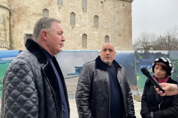 Bulgaristan Başbakanı Borisov'dan restore edilen camiye ziyaret