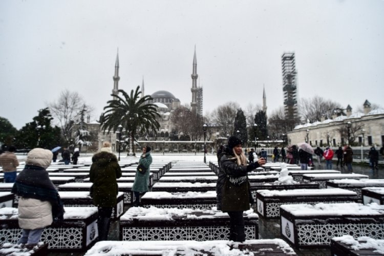 Tarihi yarımadada karın tadını turistler &ccedil;ıkardı