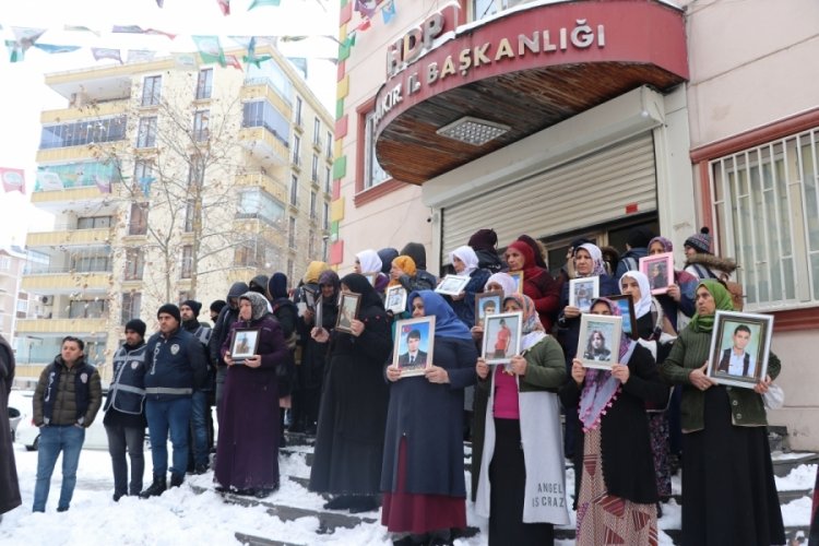 Şehitlerden 6'sının ailesi acı haberi evlat n&ouml;betinde aldı
