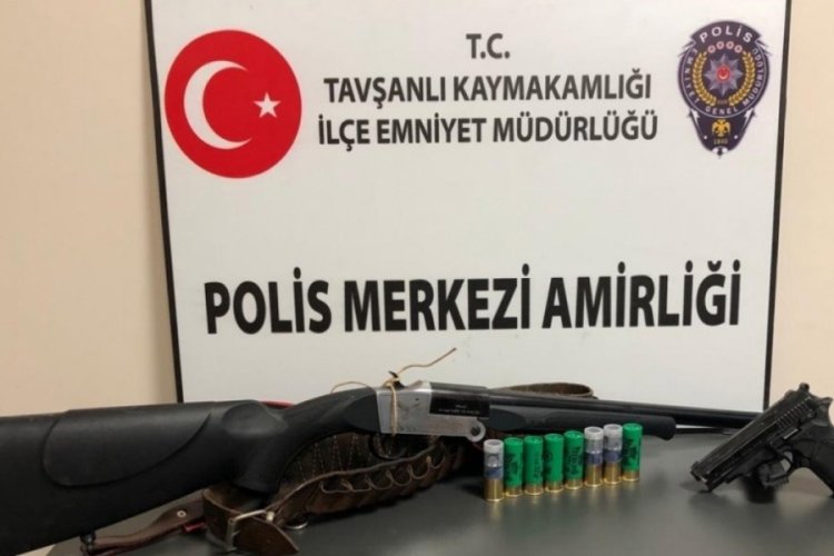 Kısıtlama denetiminde polise t&uuml;fekle yakalandı