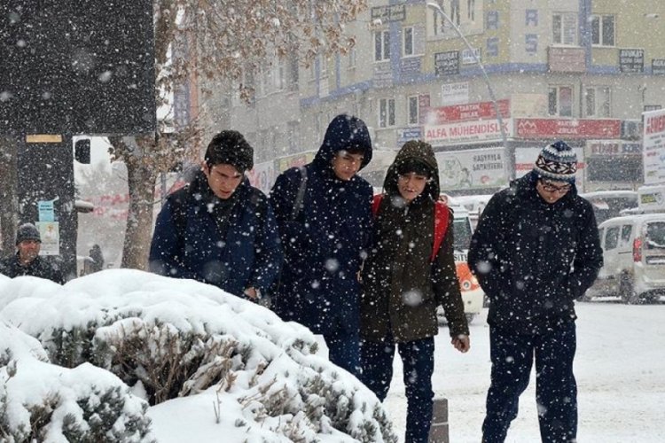 İstanbul'da eğitime kar engeli