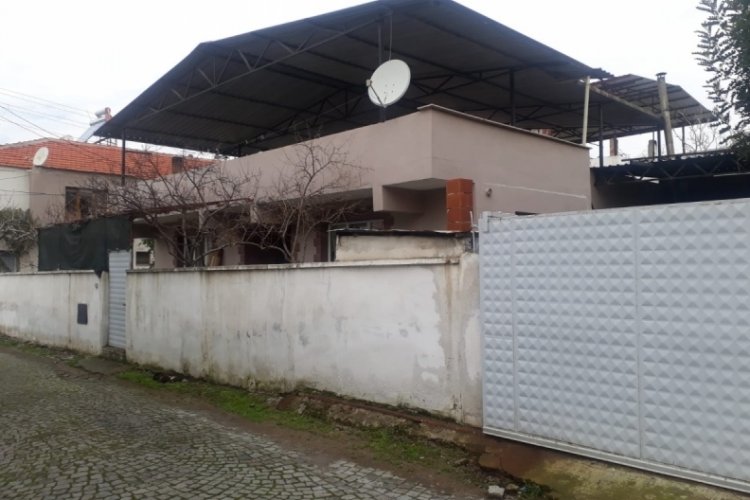 Karısını &ouml;ld&uuml;r&uuml;p &ccedil;ocuklarını yaralayan zanlı tutuklandı