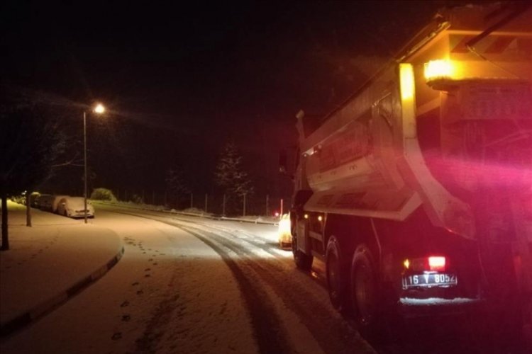 Bursa İneg&ouml;l Belediyesi'nden karla aralıksız m&uuml;cadele