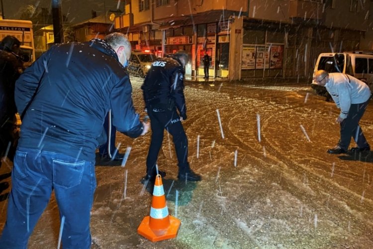 Sokağa &ccedil;ıkma kısıtlamasında silahlı kavga