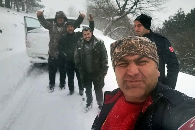 Dağda donmak &uuml;zereyken itfaiye ekipleri yetişti