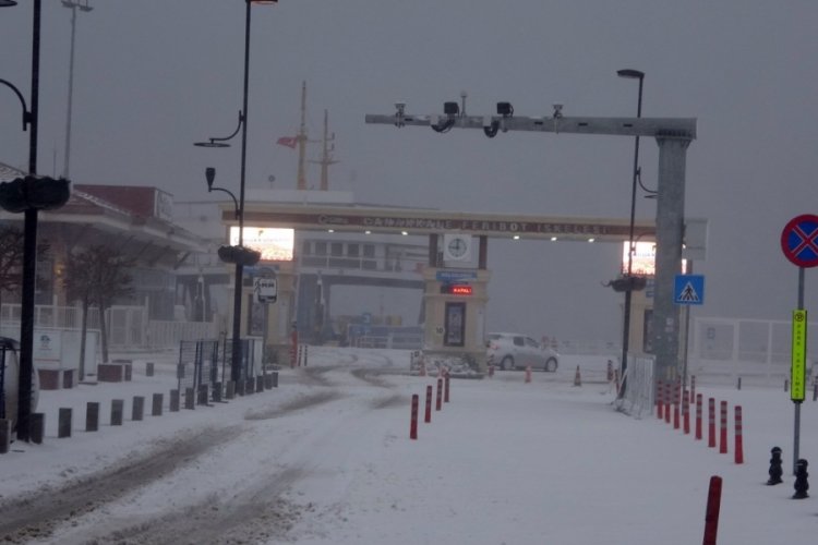 &Ccedil;anakkale Boğazı 23 saat sonra gemi trafiğine a&ccedil;ıldı