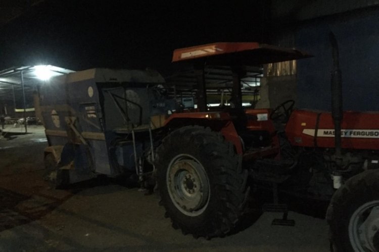 Yem kırma makinesinin altında kalan kişi &ouml;ld&uuml;