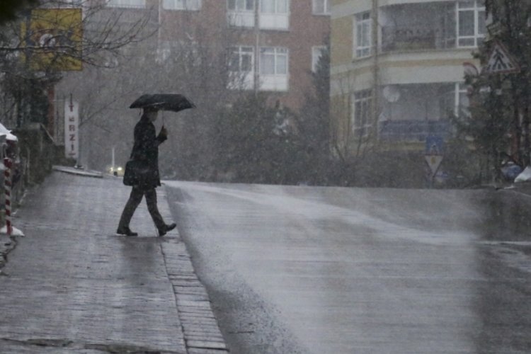 Başkanet'te kar yağışı başladı