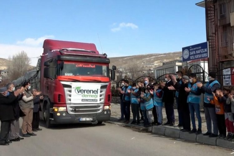 Suriye'deki 1000 yetim &ccedil;ocuk ve annelerine kıyafet yardımı