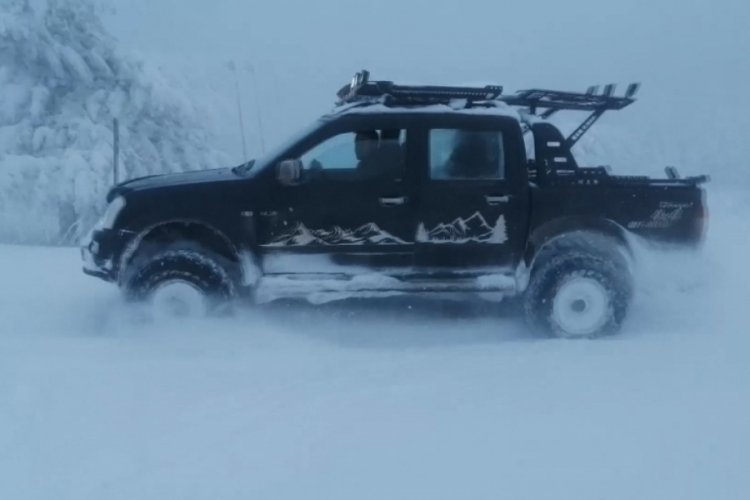 Off Road'&ccedil;ılar Ulus Dağı'nda karda macerayı yaşadı