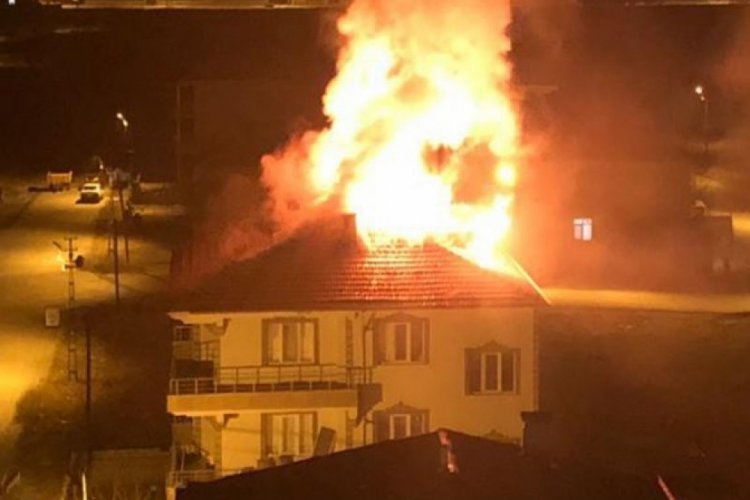 İki katlı binada &ccedil;ıkan yangın korkuttu