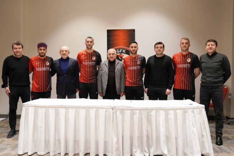 Gaziantep'ten yeni transferlere imza t&ouml;reni