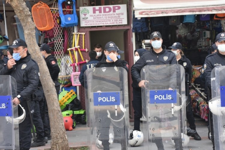 HDP il eş başkanları g&ouml;zaltına alındı