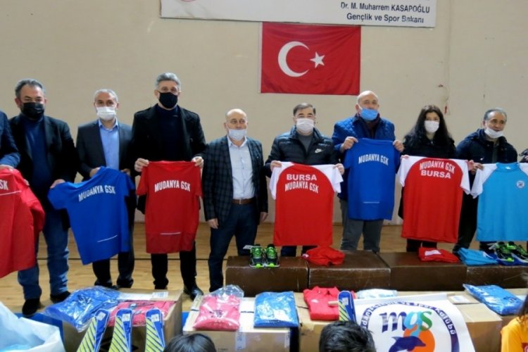 Bursa'da G&uuml;reş Federasyonu'ndan malzeme desteği