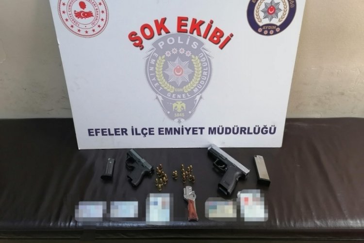 Ş&uuml;phe &uuml;zerine durdurulan ara&ccedil;tan cephanelik &ccedil;ıktı