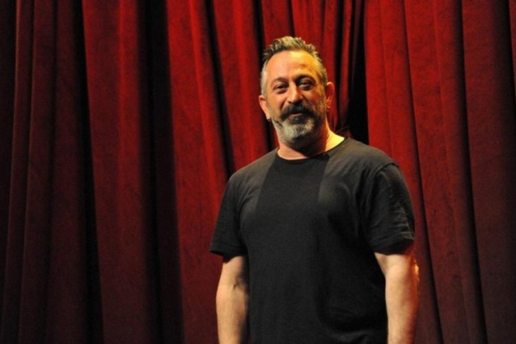 Cem Yılmaz'dan dolandırıcılık uyarısı