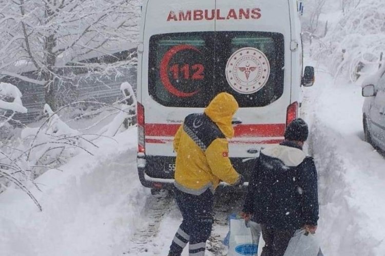 K&uuml;&ccedil;&uuml;k &ccedil;ocuğu almaya giden ambulans yolda kaldı