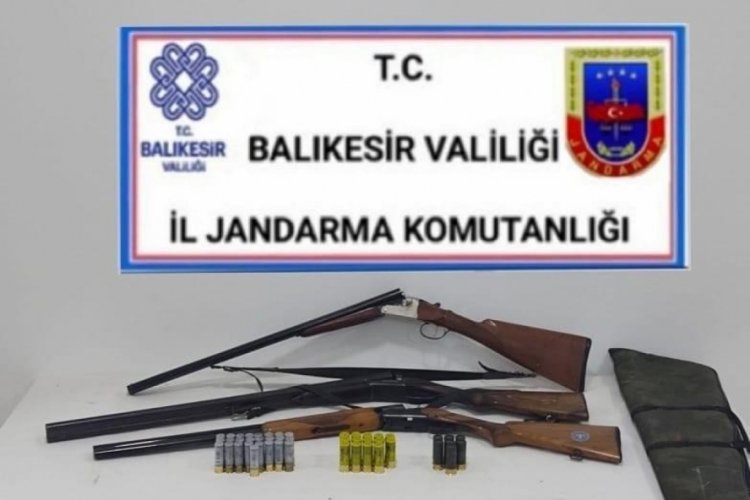 Balıkesir'de jandarma 22 aranan şahsı yakaladı