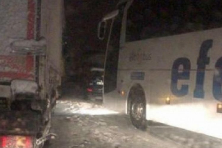 Kar esareti! Susurluk-Bursa yolu kapandı