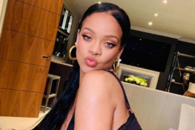 Rihanna'dan &uuml;sts&uuml;z poz