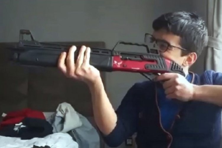 &Ccedil;aldığı silahları sosyal medyada teşhir eden ş&uuml;pheliye g&ouml;zaltı